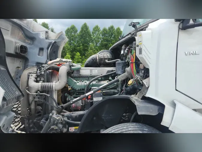 2019 Volvo VNL300