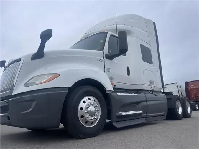 2018 INTERNATIONAL LT