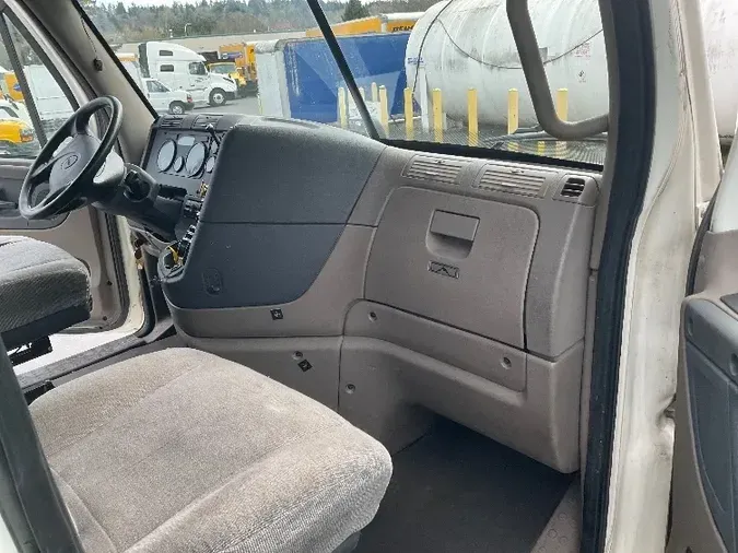 2016 FREIGHTLINER X12564ST