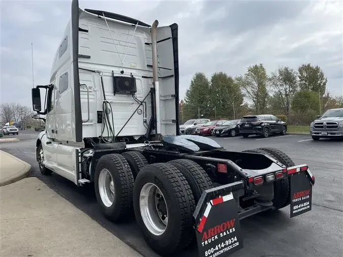 2021 VOLVO VNL64T760