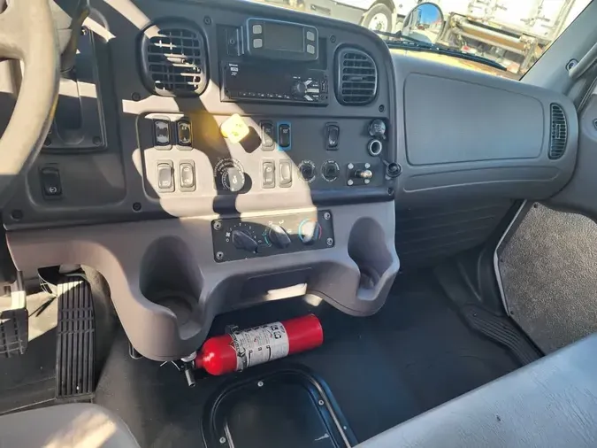 2020 FREIGHTLINER/MERCEDES M2 106