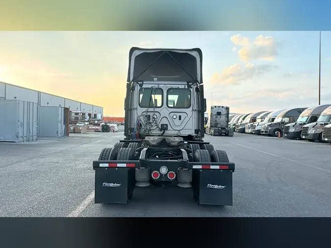 2020 Freightliner Cascadia 1264c6ef334620706adb6cedf1096d18d20