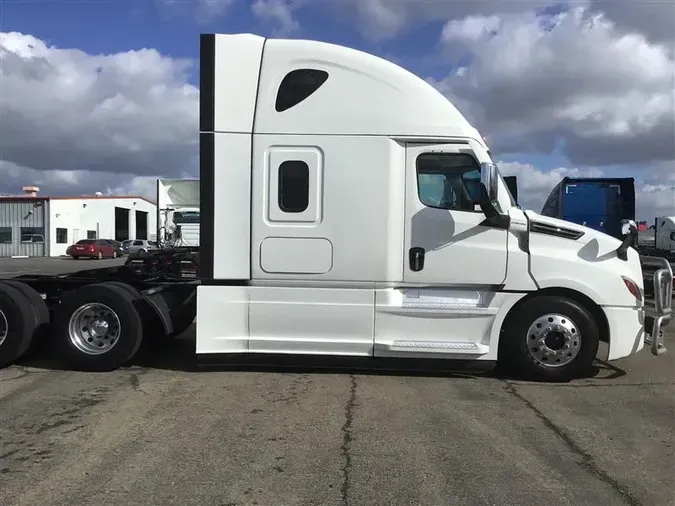 2022 FREIGHTLINER CA126