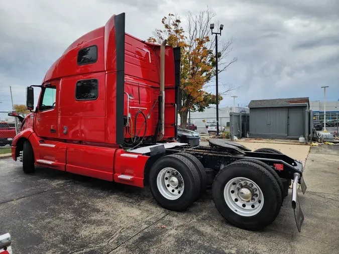 2021 VOLVO VNL64T860