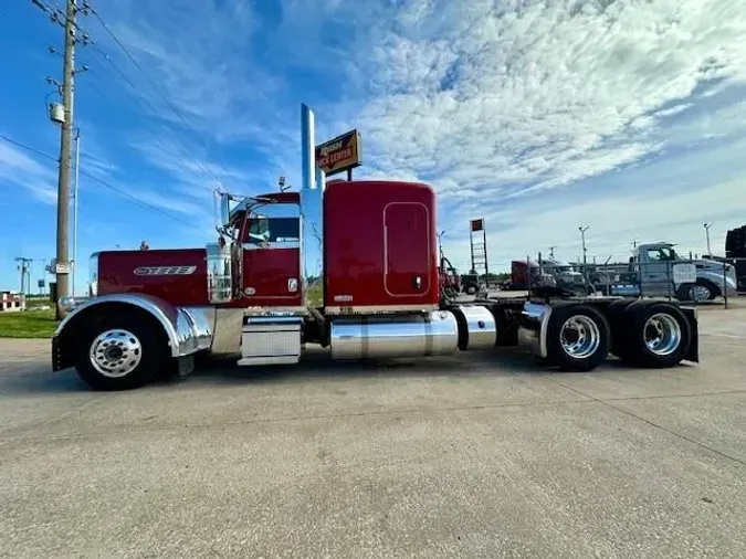 2021 Peterbilt 389