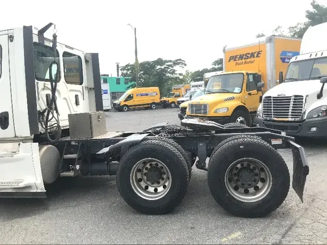 2017 Freightliner X12564ST