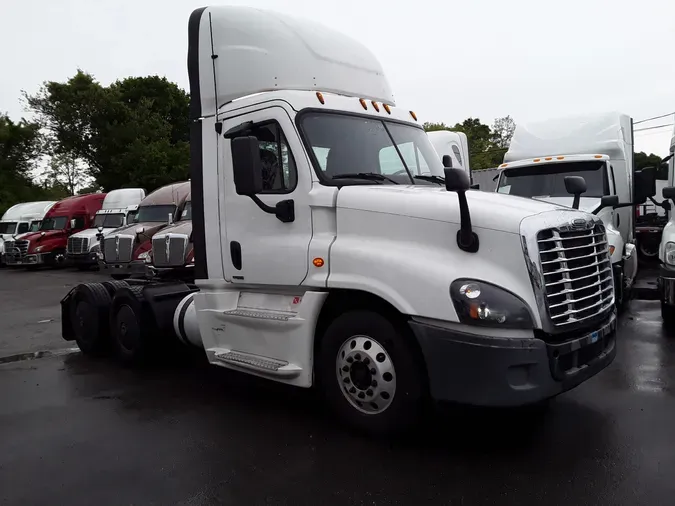 2018 FREIGHTLINER/MERCEDES CASCADIA 125