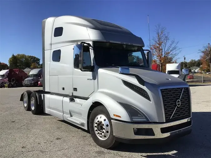 2020 VOLVO VNL760