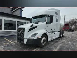 2022 VOLVO VNL64T760