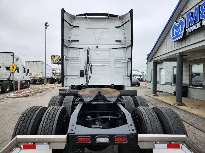 2023 VOLVO VNL64T760