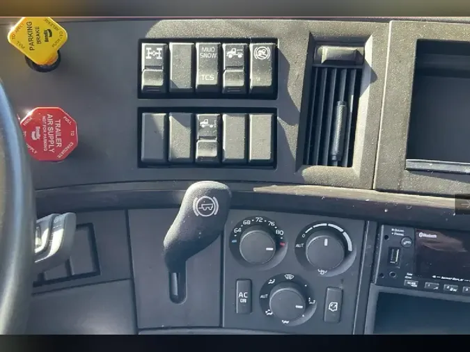 2024 VOLVO VNL64T860