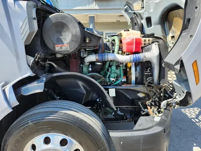 2019 VOLVO VNL64T760