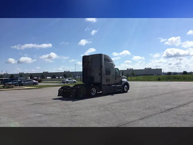 2022 International LT