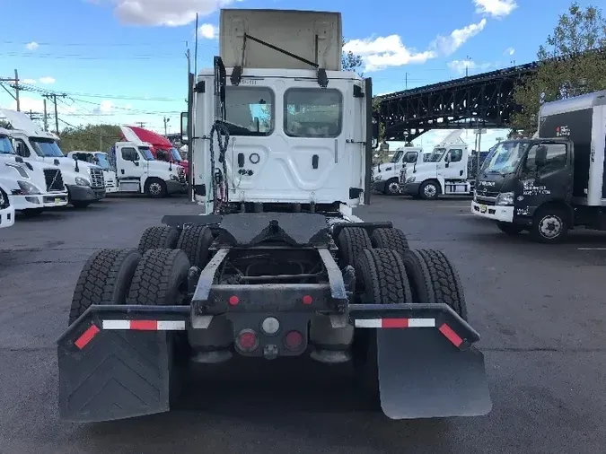 2018 FREIGHTLINER X12564ST