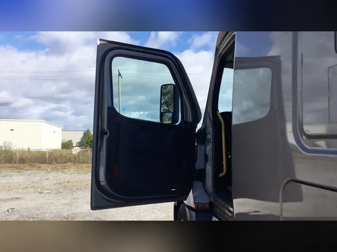 2024 Freightliner Cascadia 126