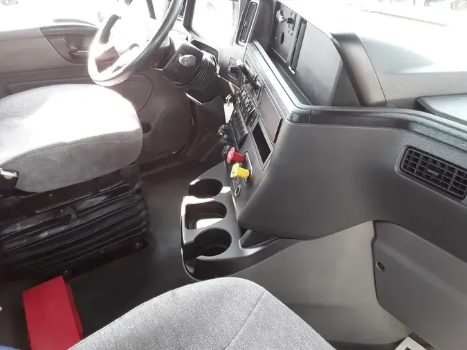 2019 NAVISTAR INTERNATIONAL LT625 DAYCAB T/A
