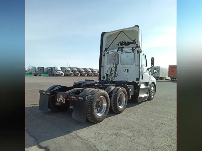 2020 Freightliner Cascadia 126