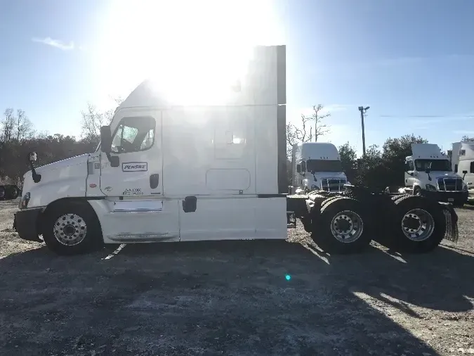 2019 Freightliner X12564ST