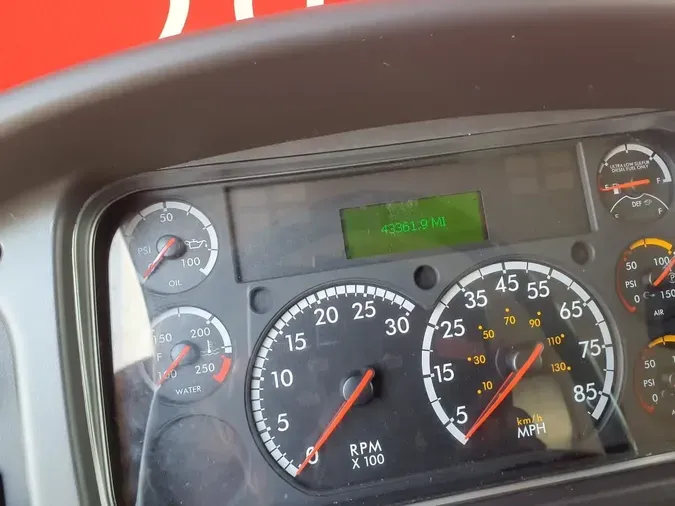 2017 FREIGHTLINER M2 106
