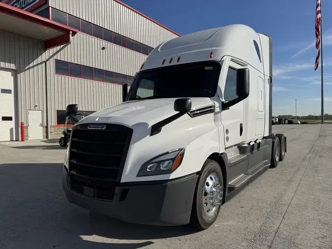 2025 Freightliner Cascadia 126