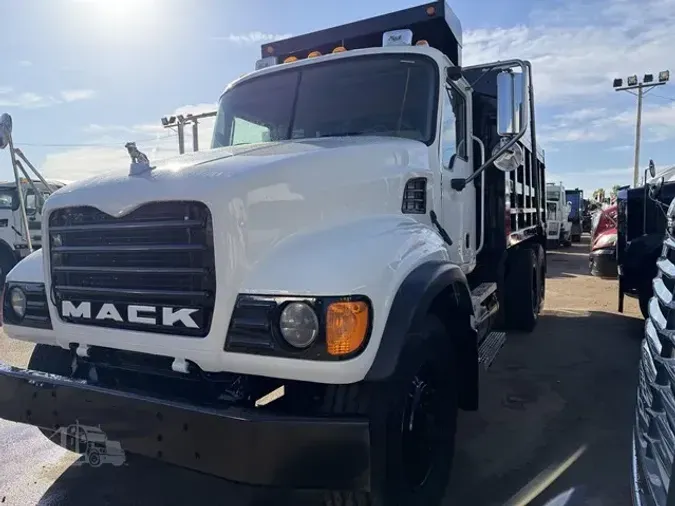 2005 MACK GRANITE CV713