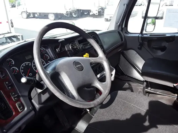 2014 FREIGHTLINER M2 106