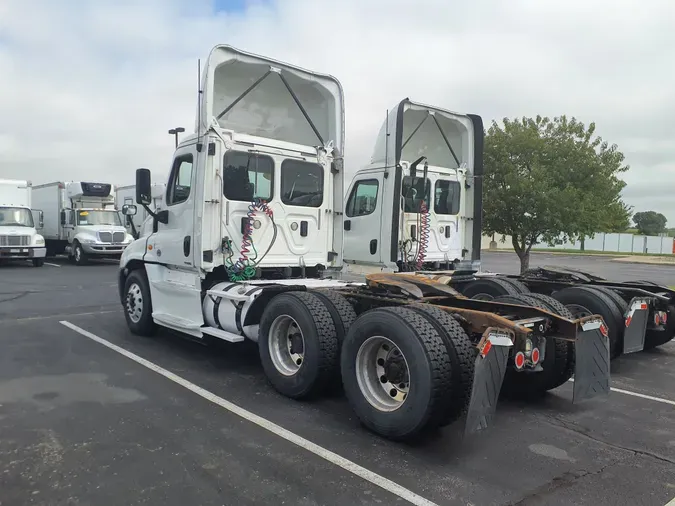 2017 FREIGHTLINER/MERCEDES CASCADIA 125