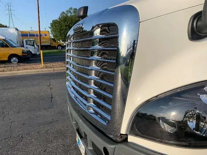 2019 Freightliner X12564ST