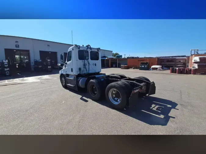 2019 Freightliner Cascadia 1264c9b6f4bf0f8dfed079484d0afd59275