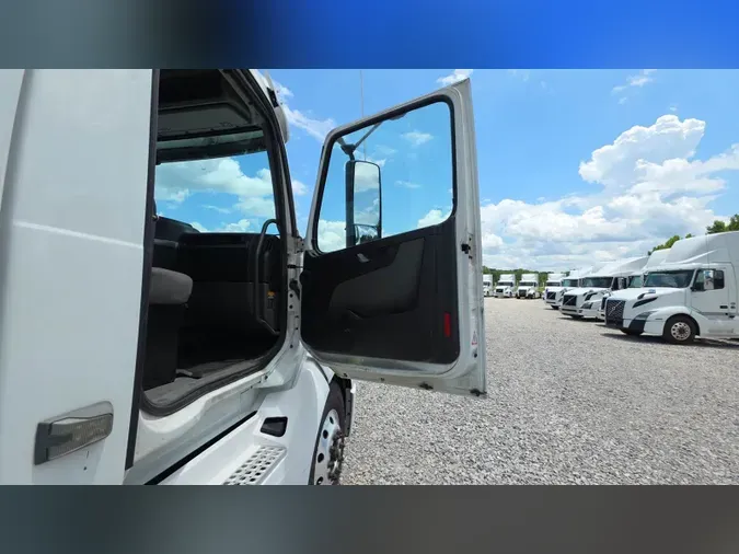 2019 Volvo VNL300