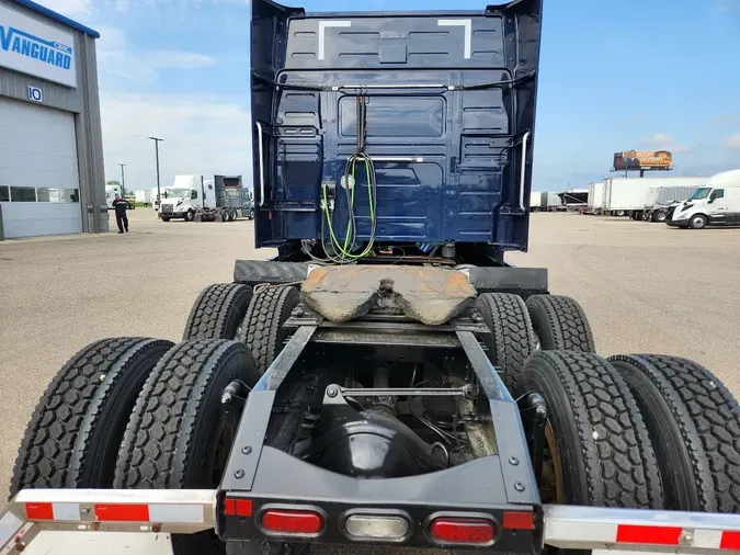 2022 VOLVO VNL64T740