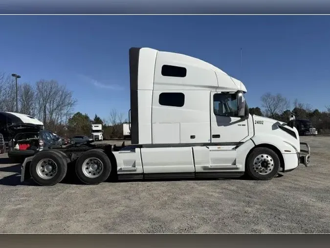 2024 VOLVO VNL64T760