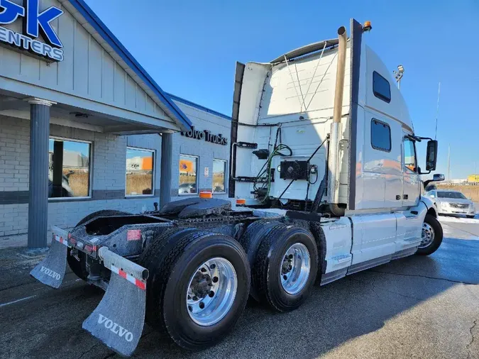 2023 VOLVO VNL64T860