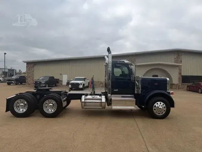 2027 PETERBILT 589