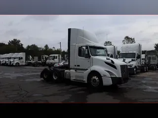 2019 Volvo VNL300
