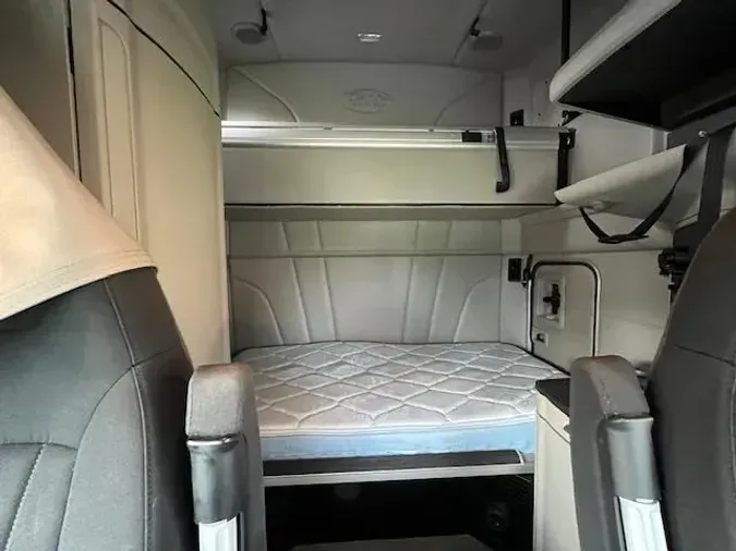 2022 Peterbilt 579