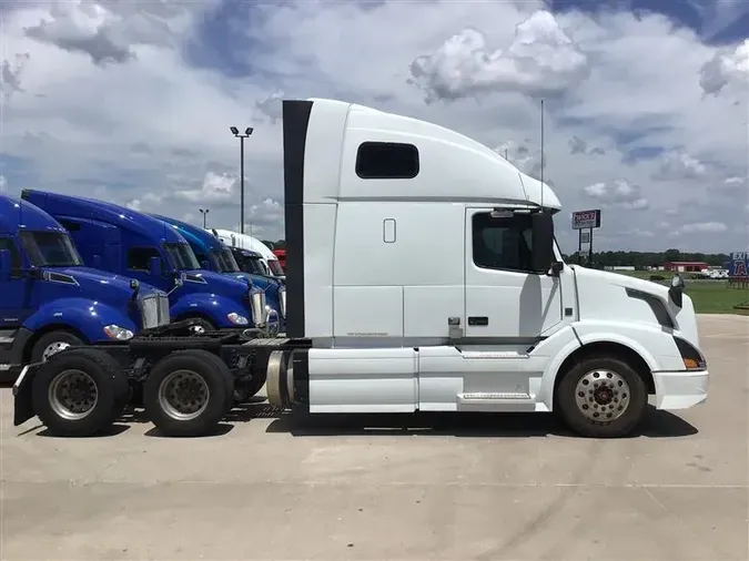 2018 VOLVO VNL670