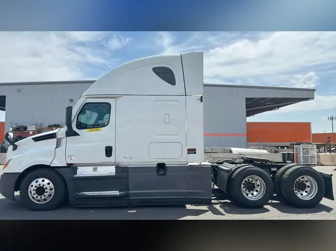 2023 Freightliner Cascadia 126