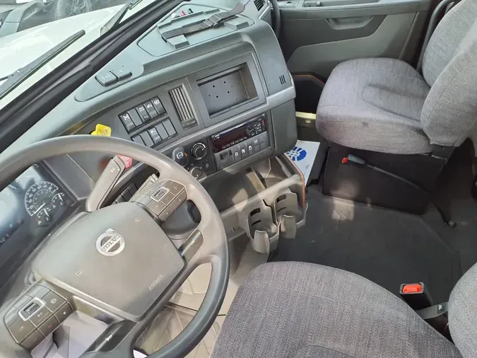 2019 VOLVO VNL64T-300