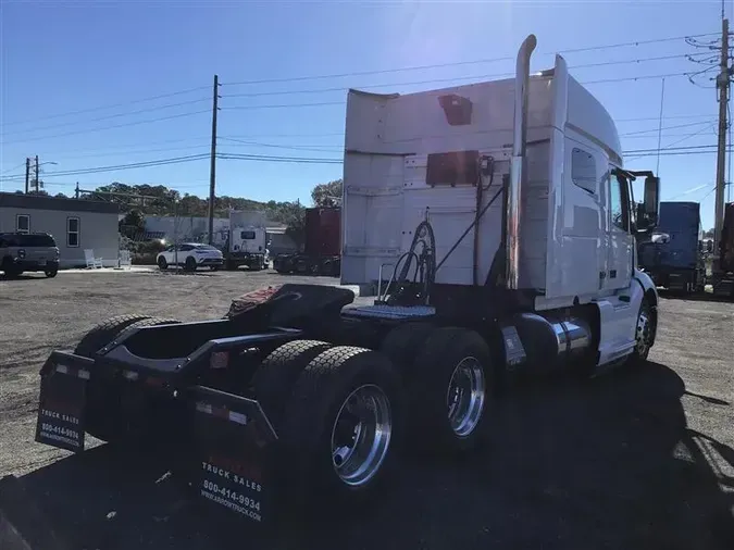 2021 VOLVO VNL740