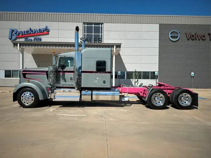 2023 KENWORTH W900L