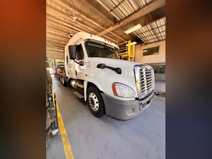 2019 FREIGHTLINER/MERCEDES CASCADIA 125