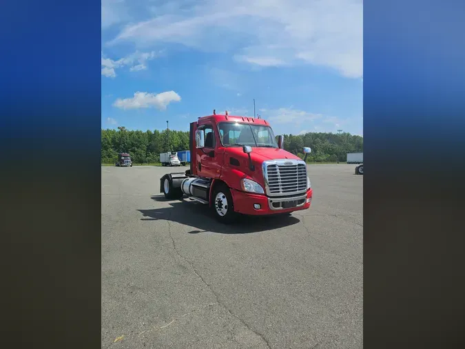 2018 FREIGHTLINER/MERCEDES CASCADIA 113