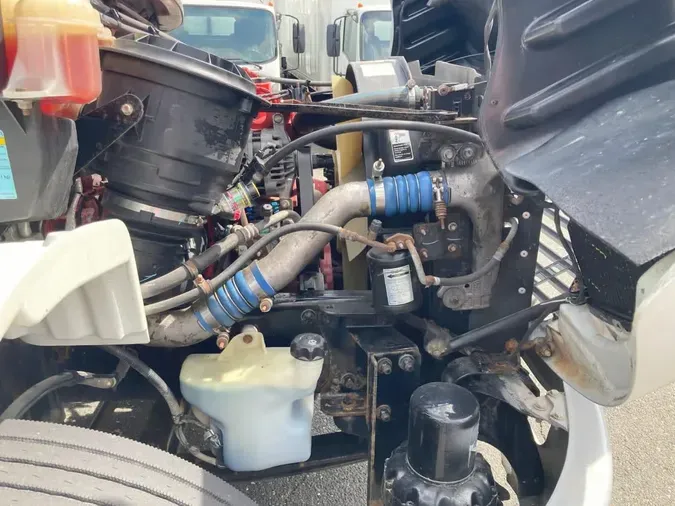 2018 FREIGHTLINER M2 106