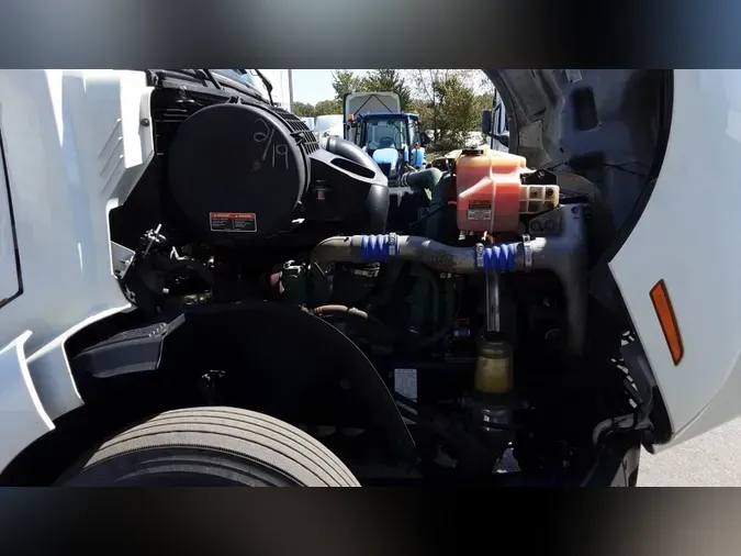 2018 Volvo VNL300