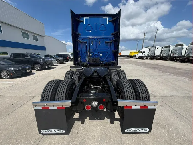 2022 Freightliner Cascadia 126
