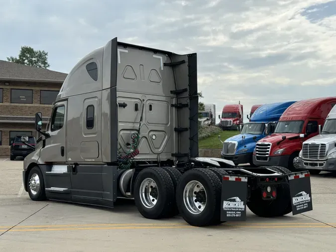 2022 FREIGHTLINER Cascadia 126