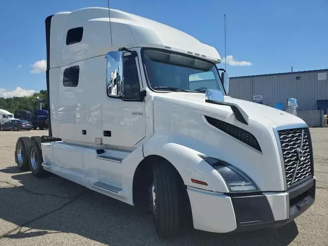 2020 VOLVO VNL760