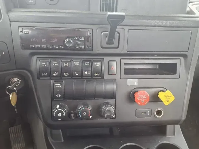 2019 NAVISTAR INTERNATIONAL LT625 DAYCAB T/A