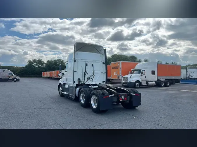 2020 Freightliner Cascadia 126